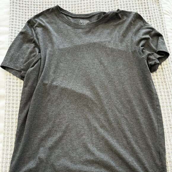 GUESS t-shirt - Medium - Picture 1 of 1